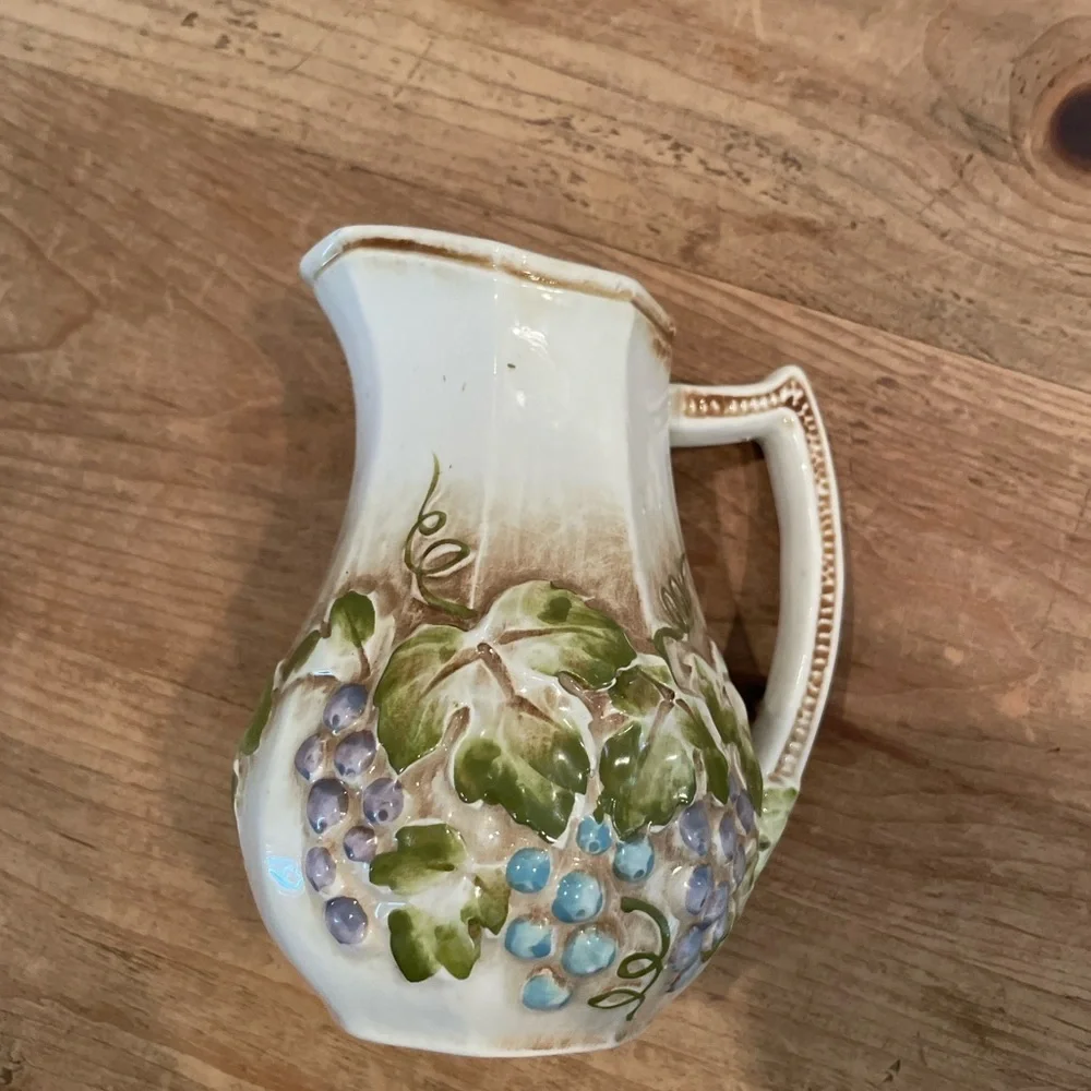 EUC Lefton’s 3036 Vintage Textured Grape Leaf Mini Vase/Pitcher